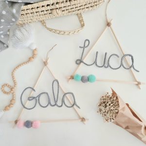 Tipi con nombre tricotín Pompones