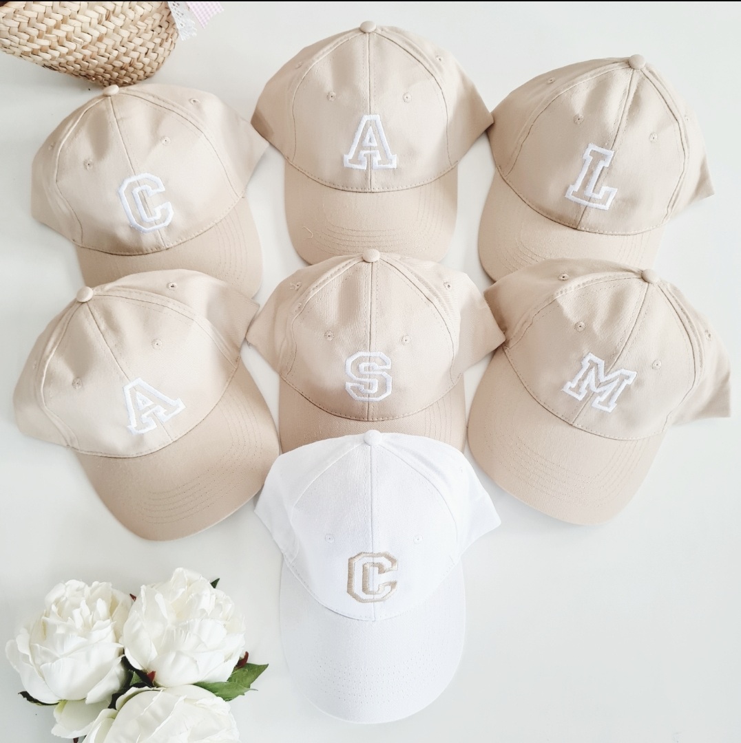 Gorra inicial bordada - Imagen 4