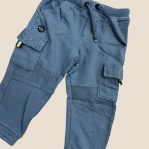 Pantalón jogger cargo azul acero con refuerzos y cordón